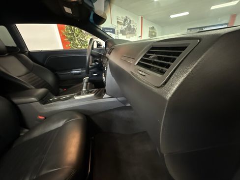 Used 2009 Dodge Challenger R/T RWD image 22