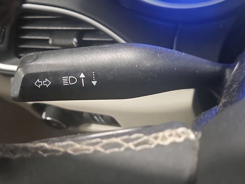 Used 2022 Chrysler Pacifica Touring-L FWD image 33