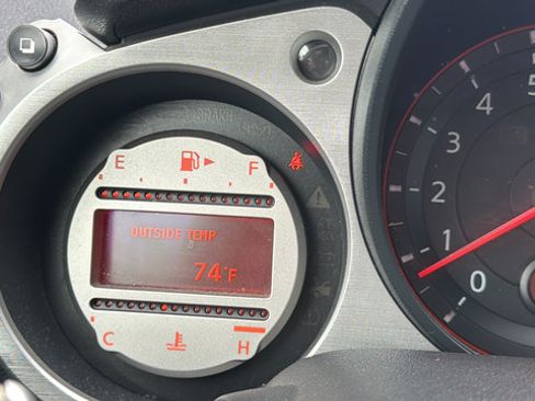 Used 2010 Nissan 370Z Touring RWD image 31