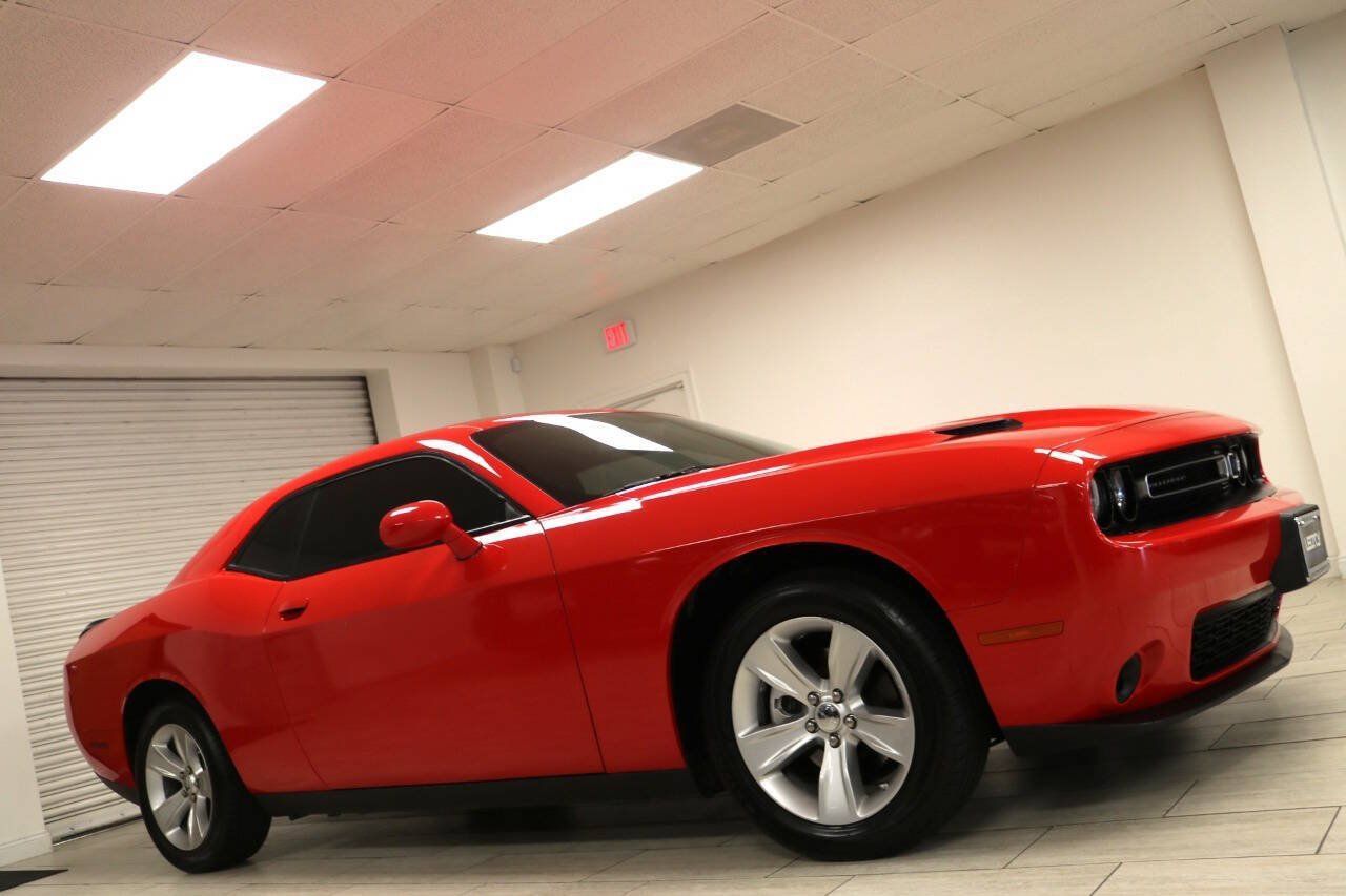 Used 2023 Dodge Challenger SXT RWD image 9