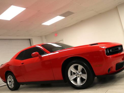 Used 2023 Dodge Challenger SXT RWD image 9