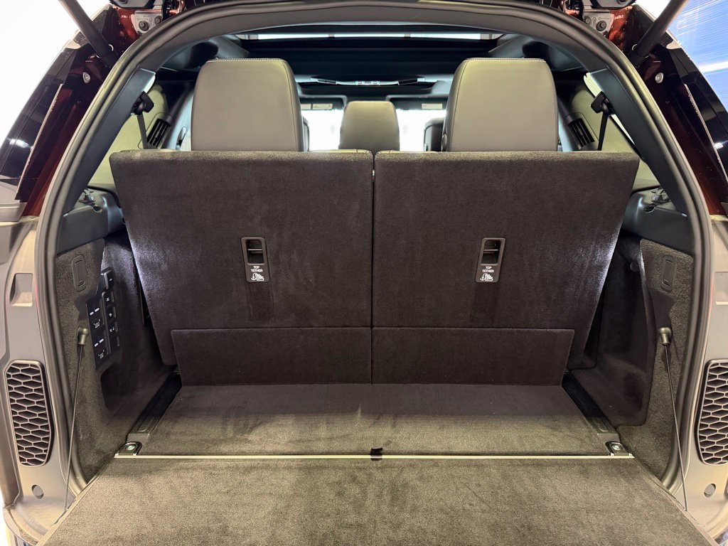 New 2026 Land Rover Discovery Limited Edition AWD/4WD image 13