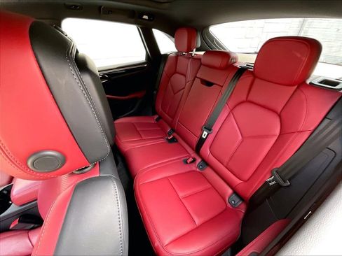 Certified 2023 Porsche Macan AWD/4WD image 22