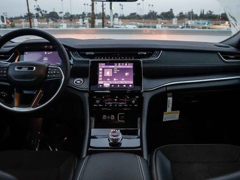 New 2025 Jeep Grand Cherokee Altitude image 13