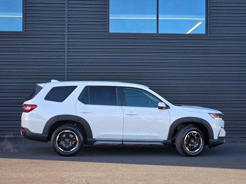 Used 2025 Honda Pilot EX-L image 3