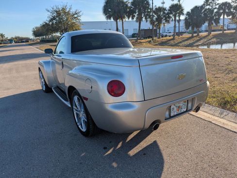 Used 2004 Chevrolet SSR w/ Preferred Equipment Group image 8