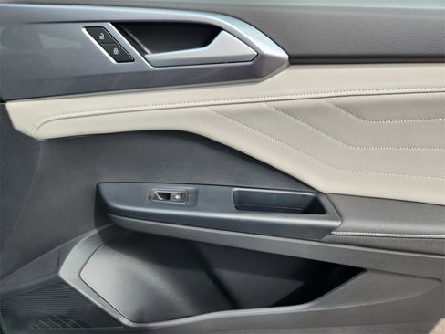New 2025 Volkswagen Taos SEL image 20
