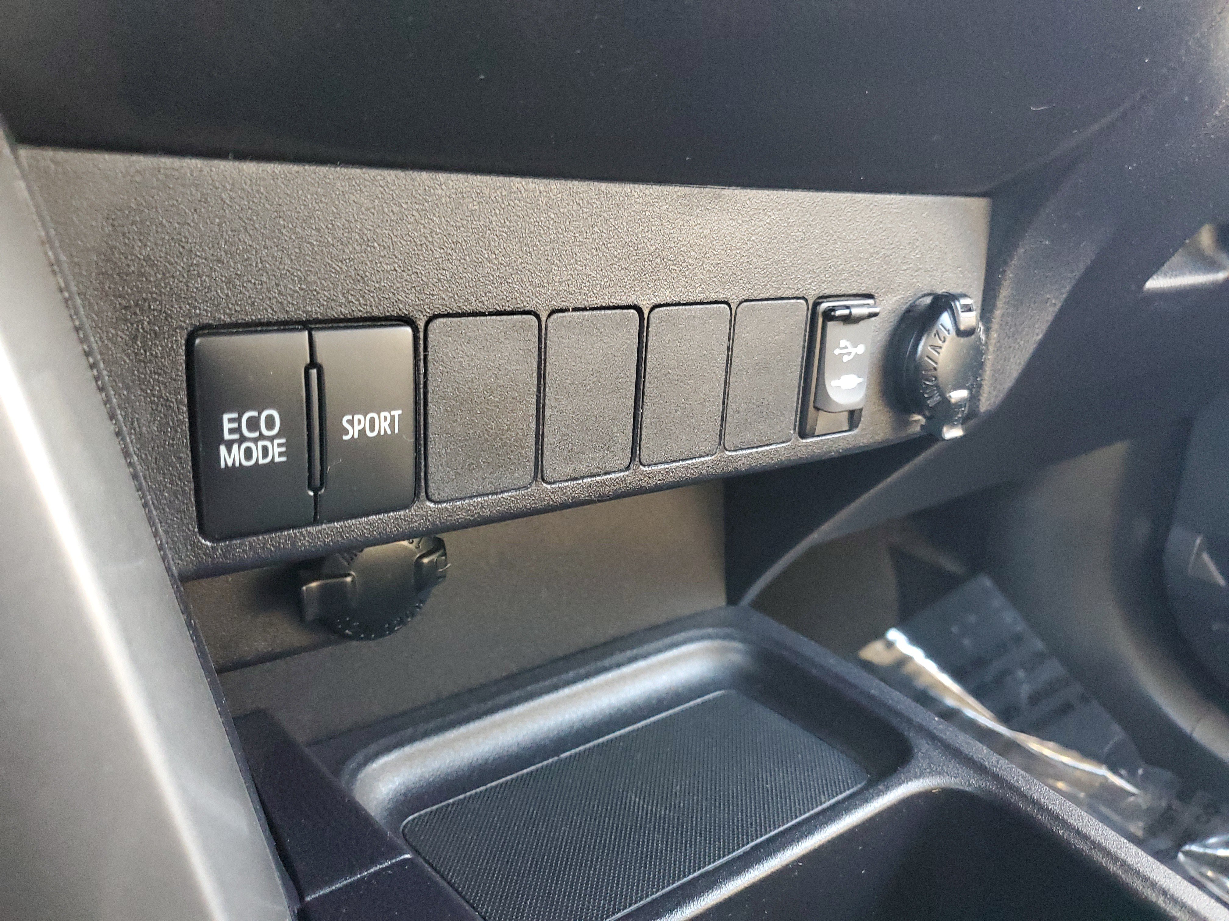 Certified 2018 Toyota RAV4 XLE w/ Plus Extra Value Package AWD/4WD image 31