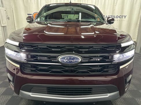 Used 2024 Ford Expedition Limited AWD/4WD image 3