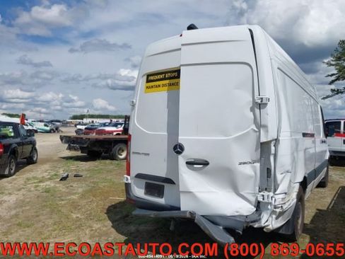Used 2025 Mercedes-Benz Sprinter 2500 image 16