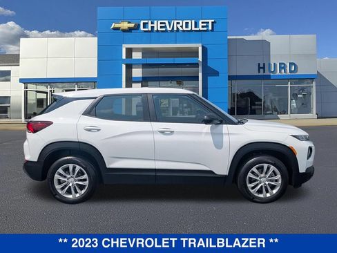 Used 2023 Chevrolet TrailBlazer LS FWD image 3