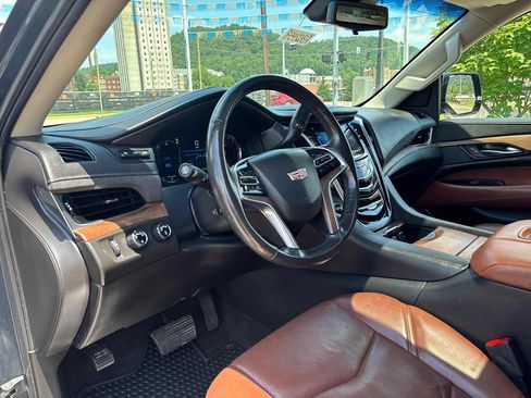 Used 2020 Cadillac Escalade Luxury AWD/4WD image 13