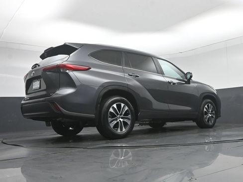 Used 2023 Toyota Highlander XLE FWD image 71