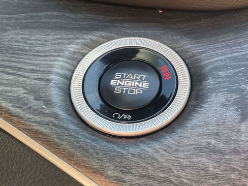 Used 2024 Jeep Grand Cherokee Limited image 22