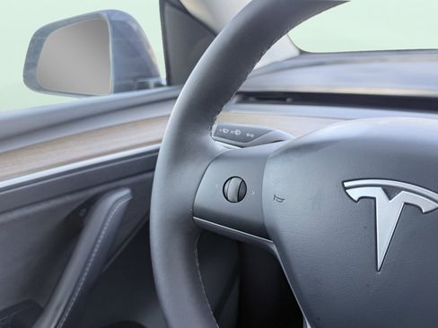 Used 2023 Tesla Model Y Performance image 62