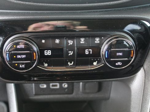 Used 2021 Buick Encore GX Select AWD/4WD image 37