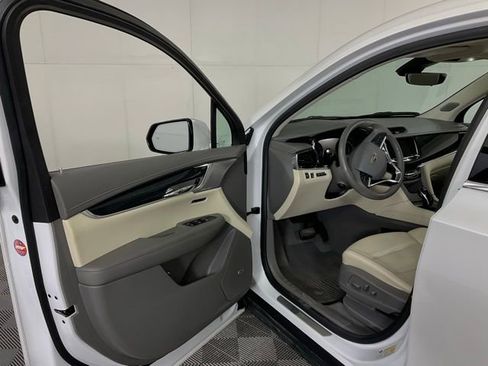 Used 2022 Cadillac XT6 Premium Luxury w/ Technology Package image 23