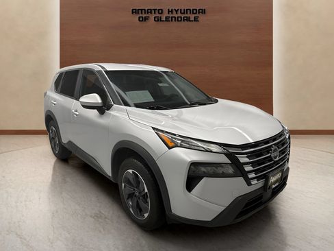 Used 2024 Nissan Rogue SV FWD image 9