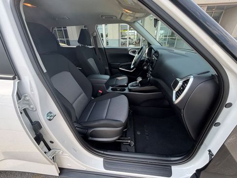 Used 2025 Kia Soul LX w/ LX Technology Package image 35