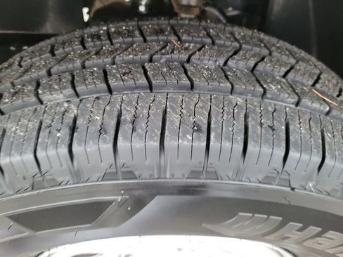 Used 2023 Nissan Frontier S w/ Technology Package image 7