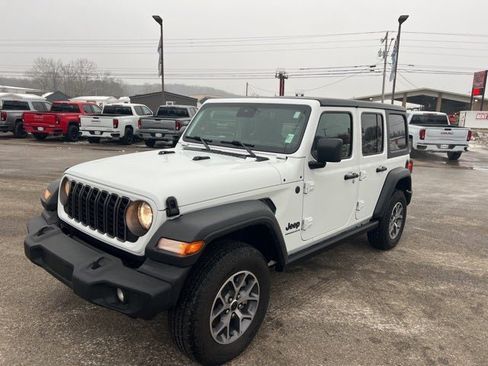 Used 2024 Jeep Wrangler Sport S image 1