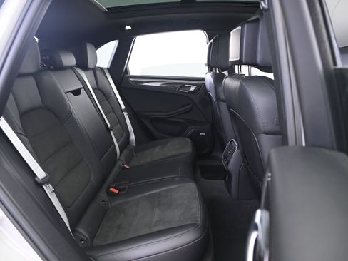 Certified 2022 Porsche Macan GTS AWD/4WD image 18