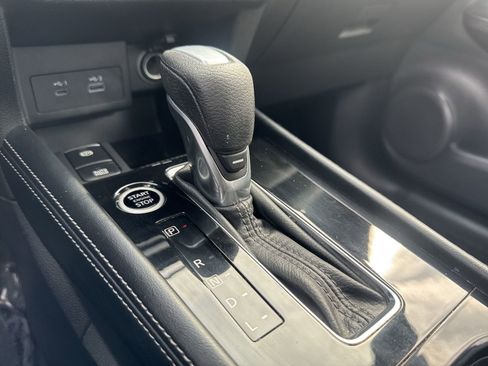Used 2023 Nissan Kicks SR w/ SR Premium Package FWD image 25