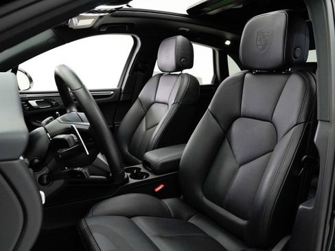 Certified 2025 Porsche Macan AWD/4WD image 38