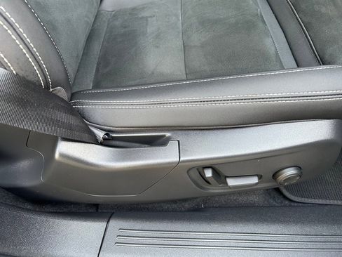 Certified 2022 Volvo C40 P8 Recharge Ultimate image 22