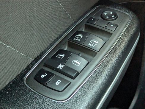 Used 2022 Dodge Charger SXT image 16