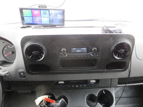 Used 2022 Mercedes-Benz Sprinter 2500 image 19