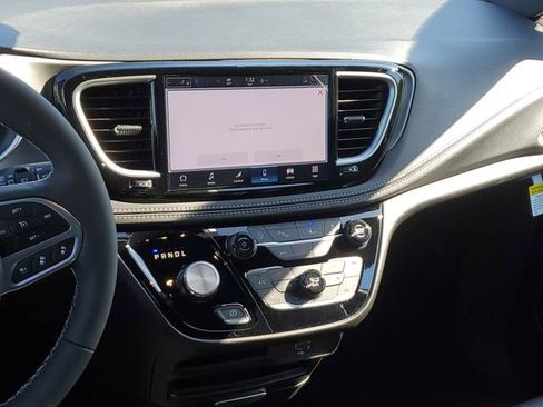 New 2027 Chrysler Pacifica Select AWD/4WD image 15