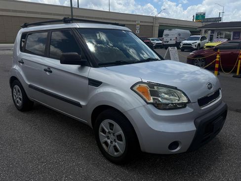 Used 2011 Kia Soul FWD image 2