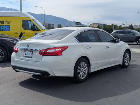 Used 2017 Nissan Altima 2.5 S w/ Power Driver Seat Package FWD image 4