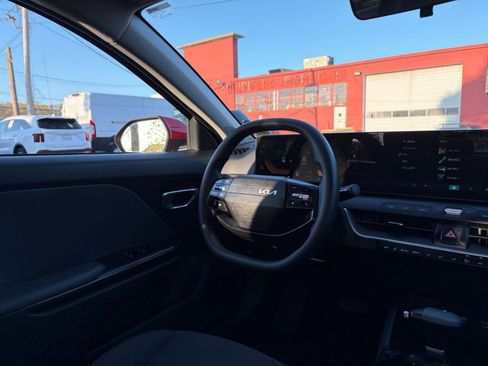 Used 2025 Kia K4 LXS FWD image 33