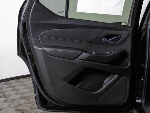 Used 2021 Chevrolet Traverse LT image 32