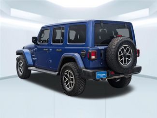 Used 2019 Jeep Wrangler Unlimited Sahara AWD/4WD video 3