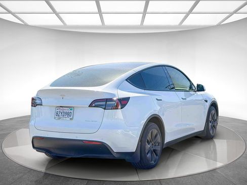 Used 2022 Tesla Model Y Long Range image 4