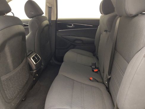 Used 2019 Kia Sorento FWD image 18