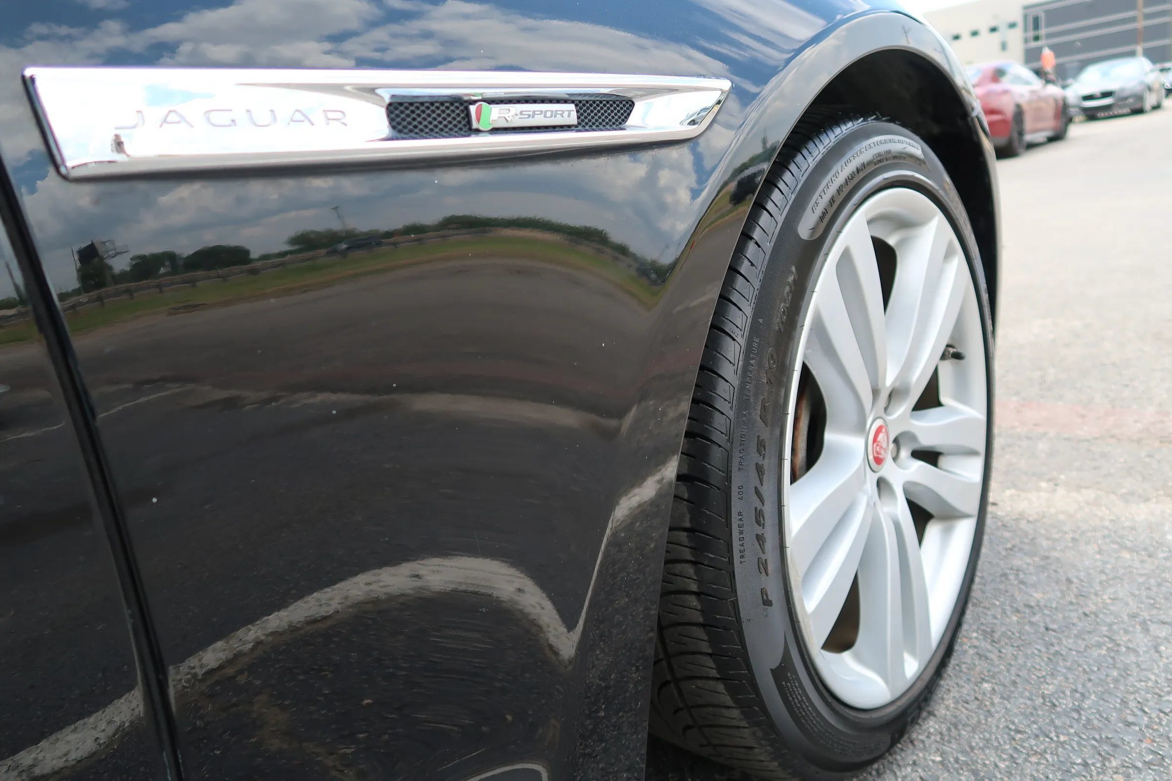Used 2017 Jaguar XJ R-Sport RWD image 50