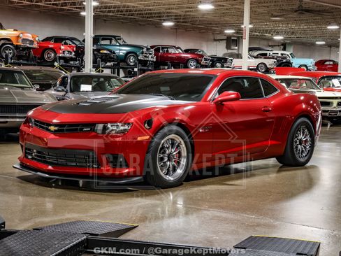 Used 2015 Chevrolet Camaro SS w/ SS Performance Package RWD image 3