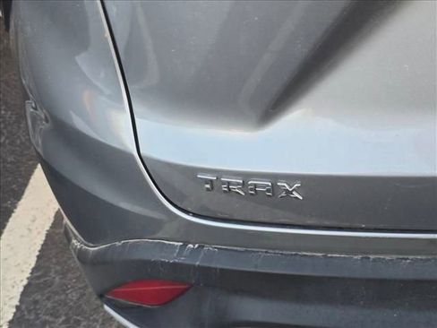 Certified 2025 Chevrolet Trax LT image 18
