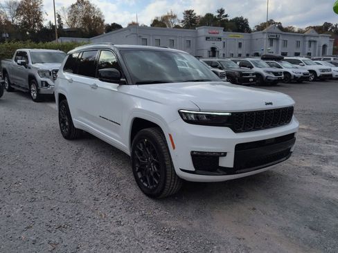 New 2025 Jeep Grand Cherokee L Summit image 2