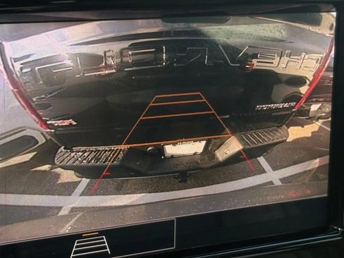Used 2022 Chevrolet Traverse LS FWD image 15