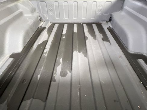 Used 2022 Jeep Gladiator Willys image 25