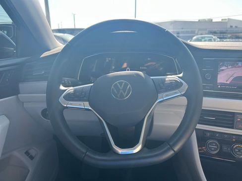 Used 2023 Volkswagen Jetta SE image 14