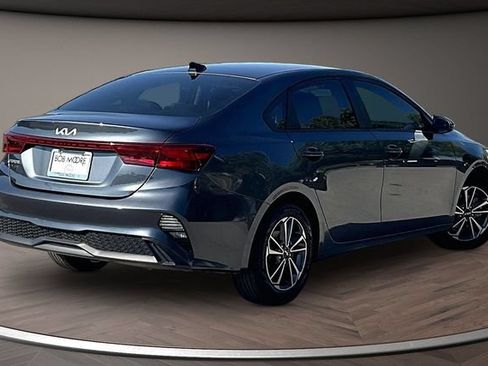 Used 2022 Kia Forte LXS FWD image 2