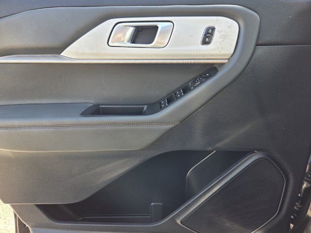 Used 2025 Ford Explorer Active RWD image 15