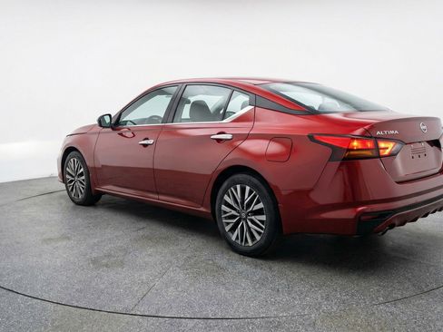 Used 2025 Nissan Altima 2.5 SV image 6