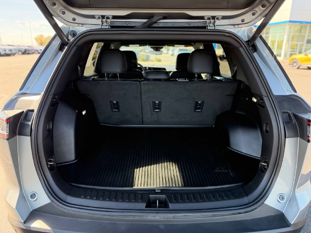 Used 2025 Chevrolet Equinox RS w/ Safety and Technology Package AWD/4WD image 16